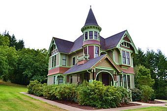 Charles and Anna Drain House (Drain, Oregon).jpg