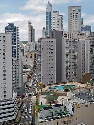 Edifícios na Avenida Brasil, Balneário Camboriú SC