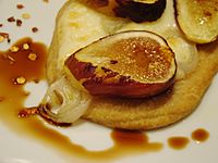 Fig and Shallot Pizzette with Balsamic Vinegar (4816969693)