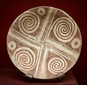 Hohokam Sacaton red-on-buff plate, crica 950-1150 AD