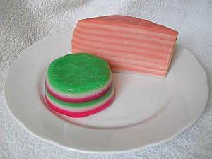 Kue lapis - driekleur en rozen