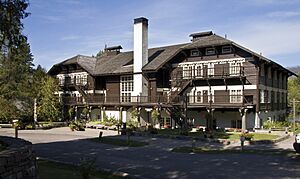 Lake McDonald Lodge exterior GNP1