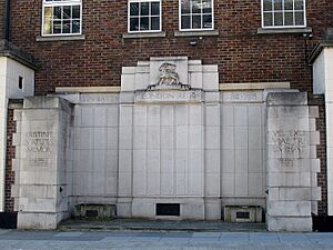 London Regiment War Memorial, Bermondsey (geograph 2963591) (cropped)