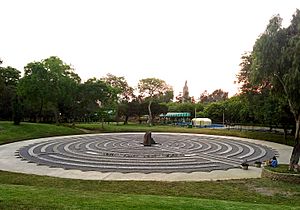 Memorial El ojo que llora (panorámica).jpg