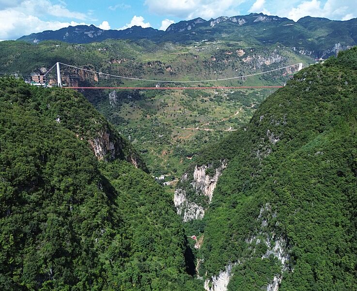 Nizhuhe Yunduan Glass Footbridge1