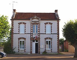 The town hall in Paroy-sur-Tholon