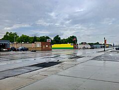 Shops on Allen Road in Melvindale (2)