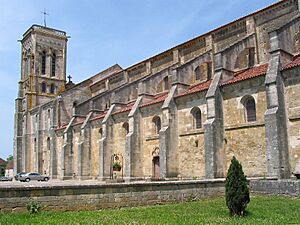 00 Basilique Ste-Marie-Madeleine de Vézelay - Tour et côté sud