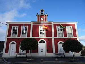 Casa do concello Ourol