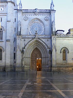 Catedral de Santiago (Bilbao). Portada principal.jpg