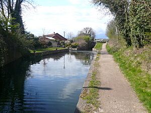 Chesterfield Canal - Approaching Shireoaks Bottom Lock No 44 - geograph.org.uk - 768506