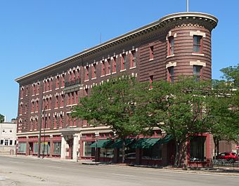 Flatiron Hotel (Omaha) from E 1.JPG