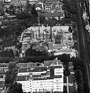 Graumans chinese under construction 1926