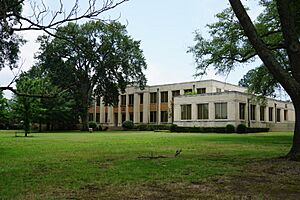 Kilgore College May 2016 07 (Old Main Building)