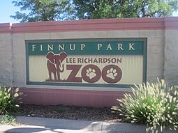 Lee Richardson Zoo sign, Garden City, KS IMG 5932.JPG