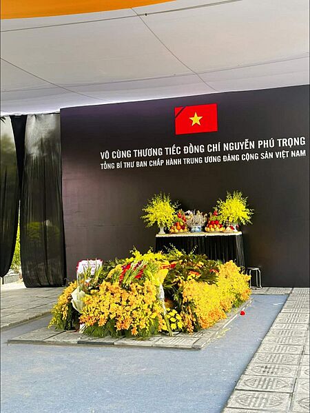 Mộ Nguyễn Phú Trọng