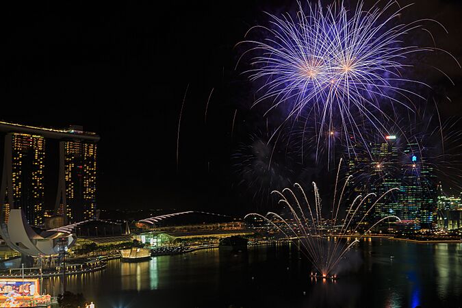 Marina-Bay Singapore Firework-launching-CNY-2015-02