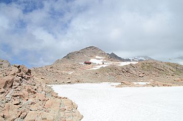 Mueller Hut and the summit of Mount Ollivier.jpg