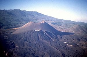 Paricutín volcano.jpg