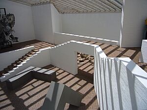 Sculpture-gallery-interior-philip-johnson-glass-house