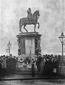 Statue of KIng Charles (London, January 1897)