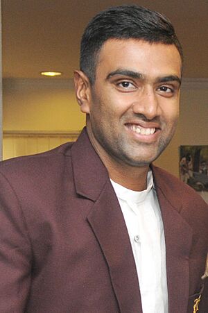 The Minister of State for Youth Affairs and Sports (Independent Charge), Shri Sarbananda Sonowal conferring the Arjuna Award on cricketer Ravichandran Ashwin, in New Delhi on July 31, 2015 cropped.jpg