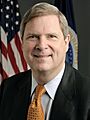 Tom Vilsack, official USDA photo portrait (1)