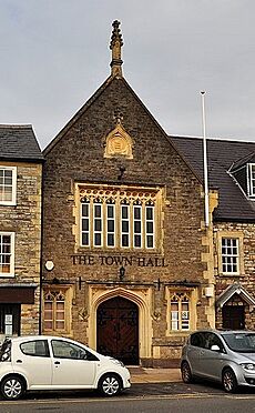 Town Hall, Broad Street, Chipping Sodbury, Gloucestershire 2019 (geograph 6315659) (cropped)