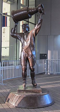 Wayne Gretzky statue 2