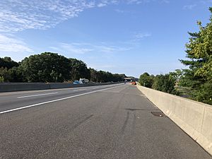 2018-10-02 09 54 50 View south along New Jersey State Route 700 (New Jersey Turnpike) between Exit 4 and Exit 3 in Haddonfield, Camden County, New Jersey