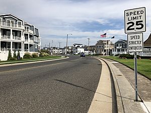 2018-10-04 15 20 36 View east along Atlantic County Route 629 (Ventnor Avenue) at Absequam Avenue in Longport, Atlantic County, New Jersey