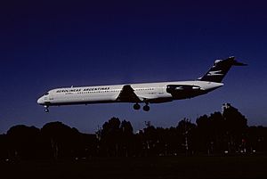 320ap - Aerolineas Argentinas MD-81; LV-WPY@AEP;23.09.2004 (4733718317)