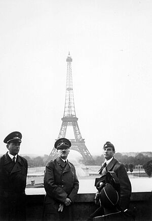 Adolf Hitler in Paris 1940