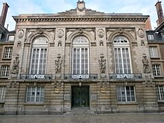 Amiens, façade de l'ancien théâtre (3)