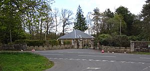 Carnell House entrance and lodge, Fiveways, South Ayrshire.jpg