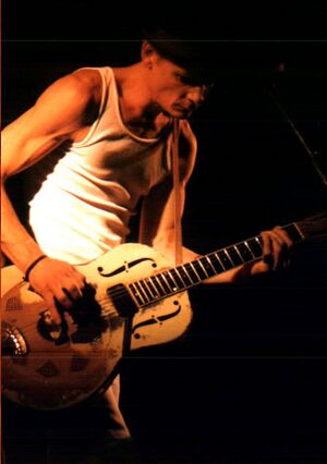 Chris Whitley 1998.jpg