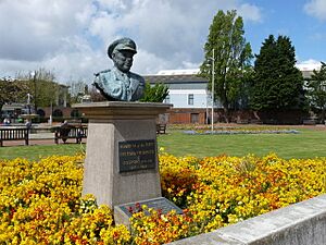 Monument to The Lord Fieldhouse - geograph.org.uk - 1272332