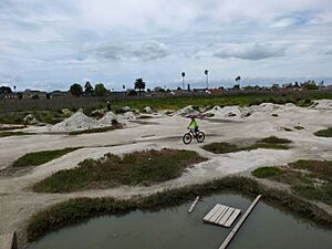 NorCal2018 060c Shells Dirt Jumps at the Beach Park, Foster City S0174019