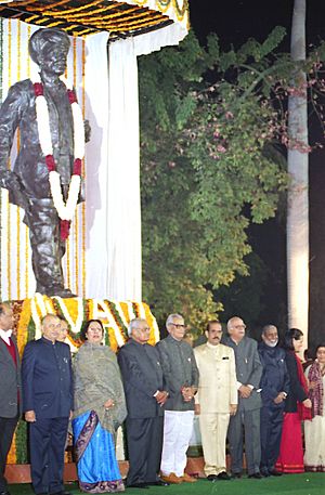 The Prime Minister Shri Atal Bihari Vajpayee unveiled the statue of Mahatma Jyotirao Phule at Parliament House in New Delhi on December 3