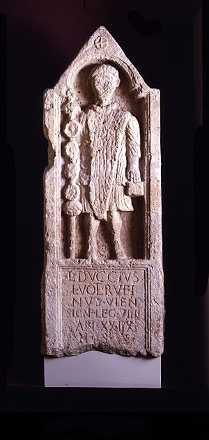 Tombstone of Lucius Duccius Rufinus YORYM 1998 19.jpg
