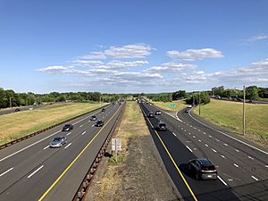 2021-05-27 17 36 52 View south along New Jersey State Route 444 (Garden State Parkway) from the overpass for Monmouth County Route 3 (Lloyd Road) in Hazlet Township, Monmouth County, New Jersey