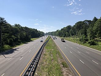 2021-06-07 09 42 17 View east along Interstate 280 (Essex Freeway) from the overpass for Essex County Route 634 (Laurel Avenue) in Livingston Township, Essex County, New Jersey