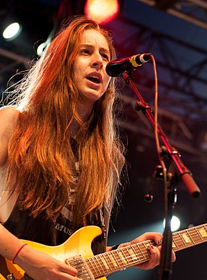 Alana Haim Facts for Kids