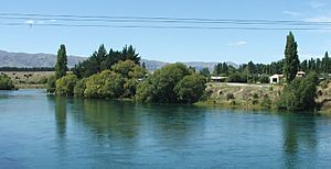 The young Clutha River at Albert Town