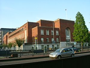 Hammersmith Town Hall in daylight - geograph.org.uk - 800796