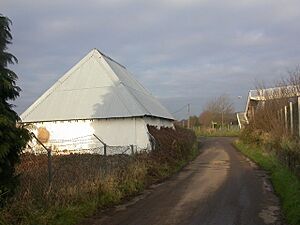 Holdenhurst, barn - geograph.org.uk - 1076656