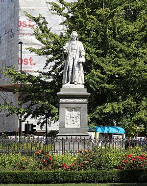Isaac Watts statue southampton2