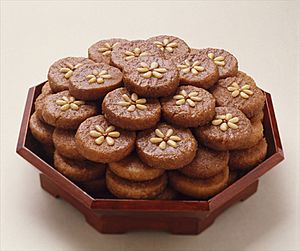 KOCIS yakgwa, honey cookies (4646996556)