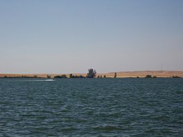 Lake Yosemite Merced California.jpg