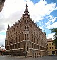 Leon-Casa-Botines-Back
